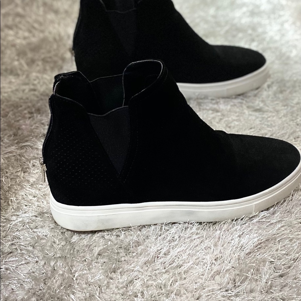 🎁 INC International suede sneaker heel bootie